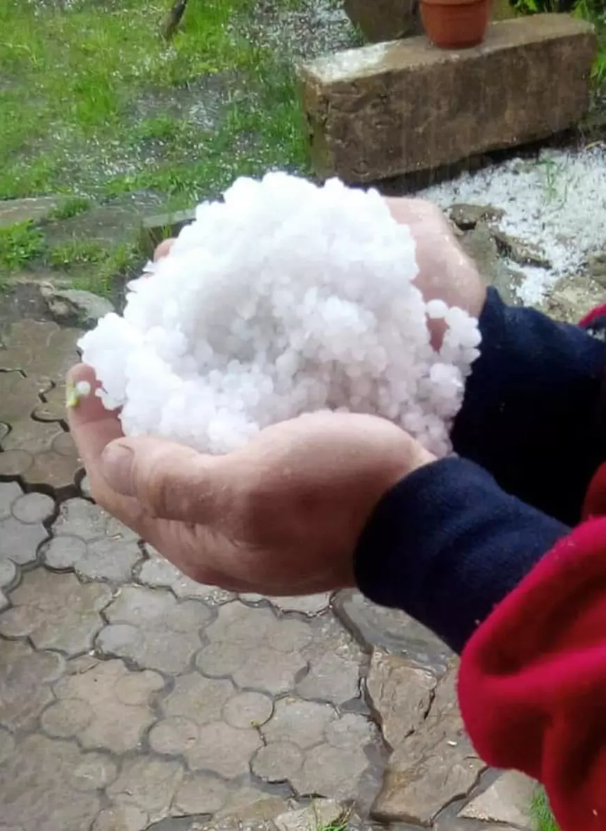 VIDEO  |  După secetă, potopul. Furtunile au făcut prăpăd în mai multe județe. Ninsori abundente la munte