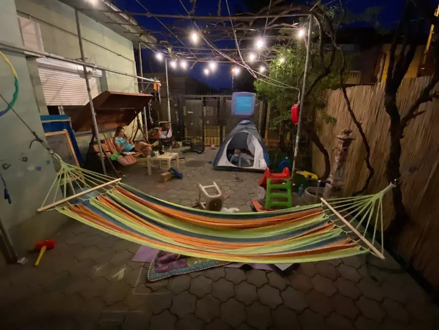 „M-am gândit că ar fi bine dacă în țara noastră s-ar scuipa pe stradă mai puțin”. Cum ne-au schimbat cele două luni de izolare?