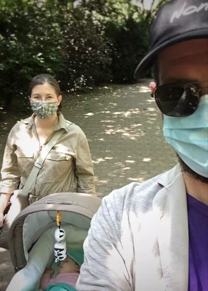 „M-am gândit că ar fi bine dacă în țara noastră s-ar scuipa pe stradă mai puțin”. Cum ne-au schimbat cele două luni de izolare?