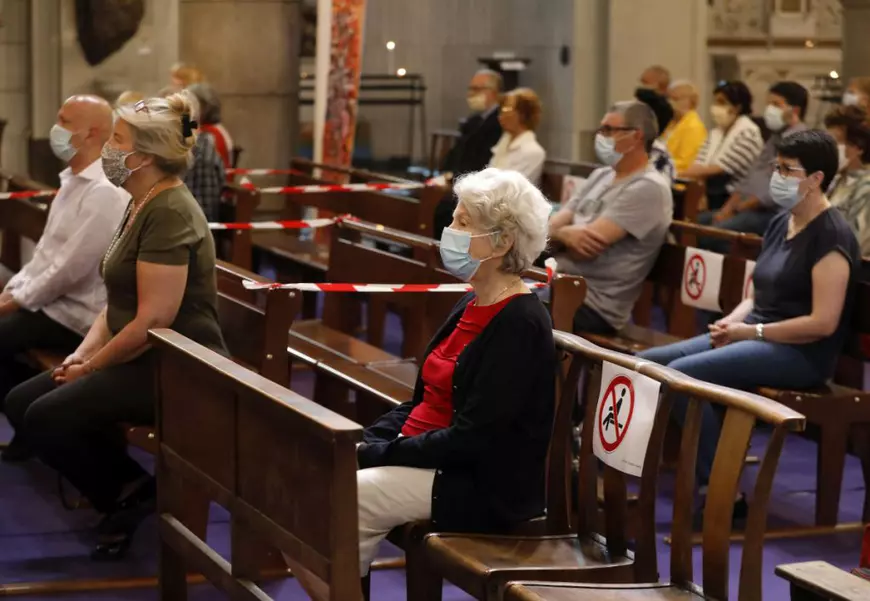 Cât de mare este riscul de infectare cu coronavirus la plajă, restaurant, hotel, la picnic sau la frizer? Sfaturile experților americani