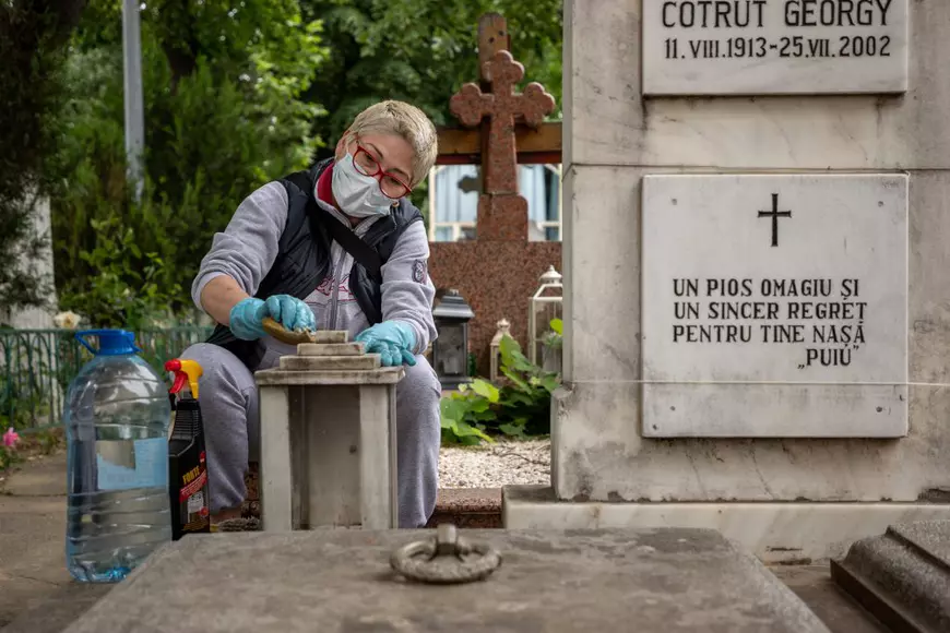 Emilia Ionescu a preluat ritualurile legate de doliu de la bunicul său