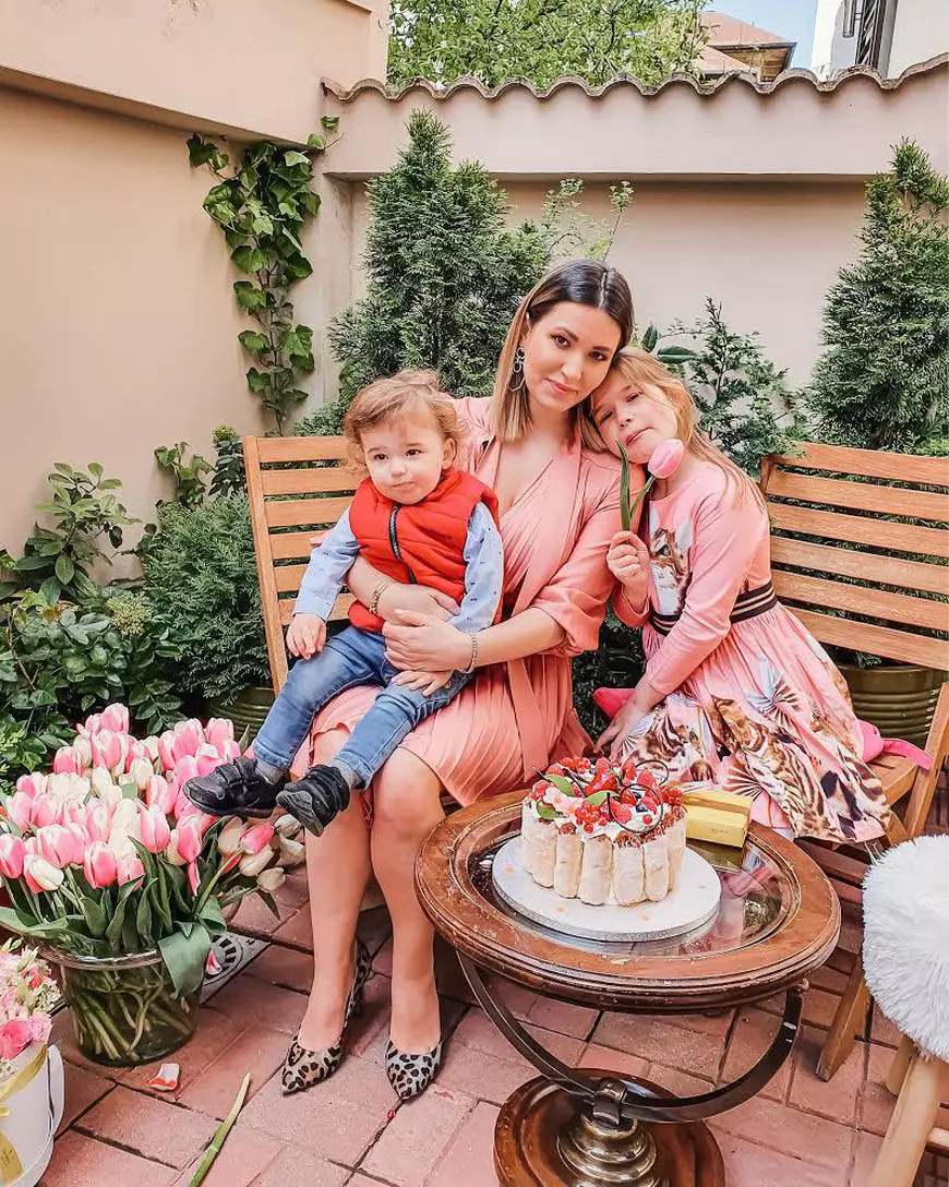 Ela Crăciun: „Relația unui cuplu trebuie să existe și în afara timpului petrecut cu copiii”