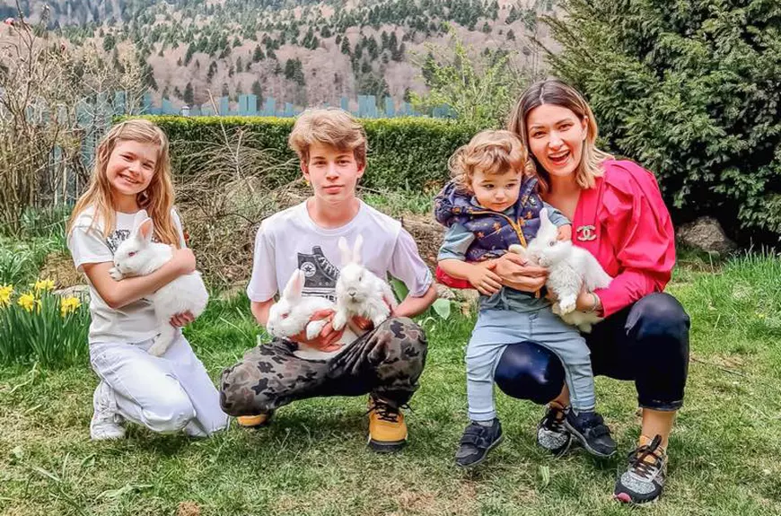 Ela Crăciun: „Relația unui cuplu trebuie să existe și în afara timpului petrecut cu copiii”