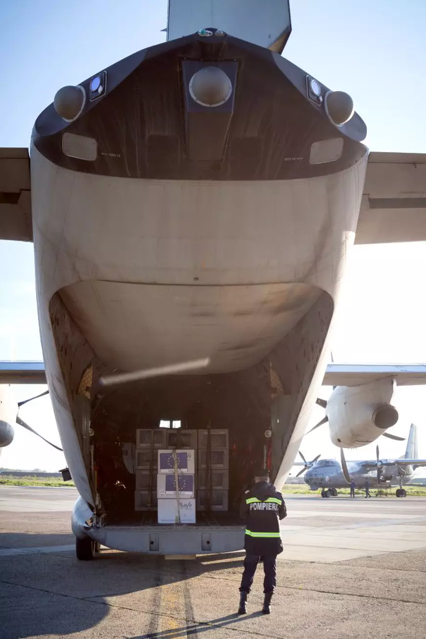 FOTO/VIDEO | Aeronava din România ce transporta 90 mii de măști de protecție nu a mai ajuns în Spania din motive tehnice