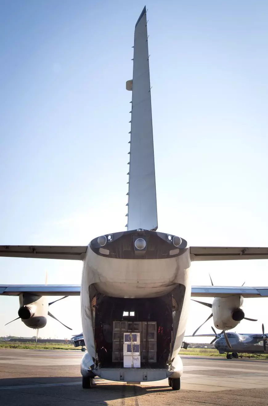 FOTO/VIDEO | Aeronava din România ce transporta 90 mii de măști de protecție nu a mai ajuns în Spania din motive tehnice