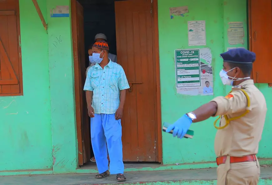 În tehnologia COVID nu e vorba doar de intimitate. Dacă aplicațiile și datele biometrice vor decide pentru guverne cine iese din casă pericolul e uriaș