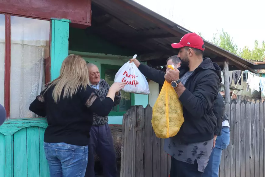 “Acei ochi albaștri mă vor urmări toată viața”. Experiența pe care au avut-o dinamoviștii Savenco și Mousavi într-un sat uitat de lume din Moldova