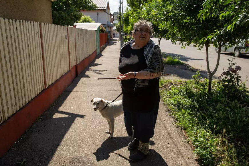 În cartierul Poştă din Buzău, carantina a trecut, supărarea pe autorităţi a rămas: “Ne-au băgat în spital ca să sperie lumea”