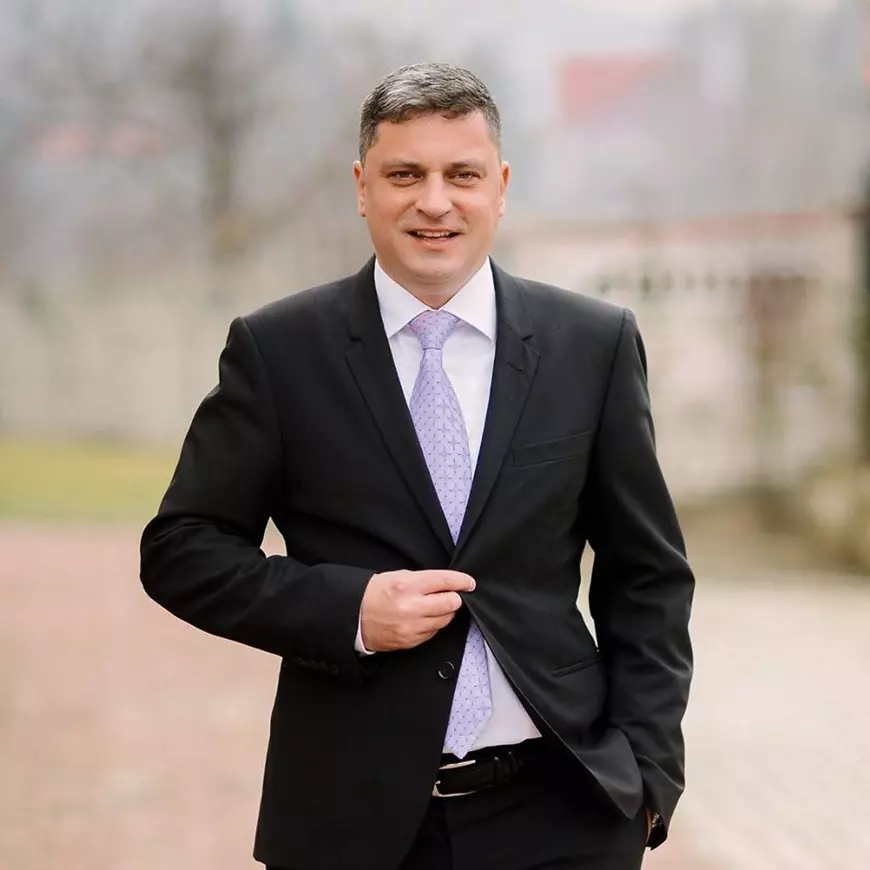 Angajații Spitalului din Lupeni au făcut o plângere anonimă la adresa managerului, însă primarul i-a trimis-o pe email celui denunțat. Managerul “vânează” acum rebelii