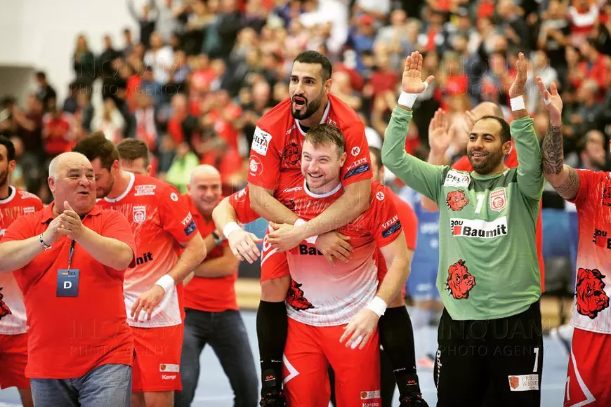 Handbalistul iranian Alireza Mousavi, fundașul lui Dinamo, și-a depus azi actele pentru a obține cetățenia: ”Vreau să fiu român pentru că vă iubesc!”