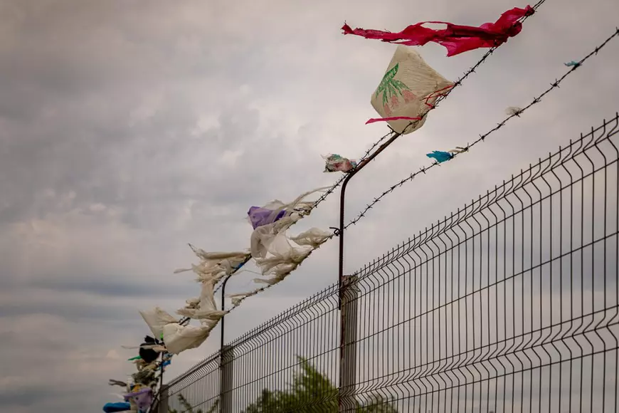 Un fost corporatist și o asociație fac școala online accesibilă pentru elevii din Rudeni, Chitila. Primele tablete au ajuns la copii: “De ce plângeţi, domnu’ învăţător?”