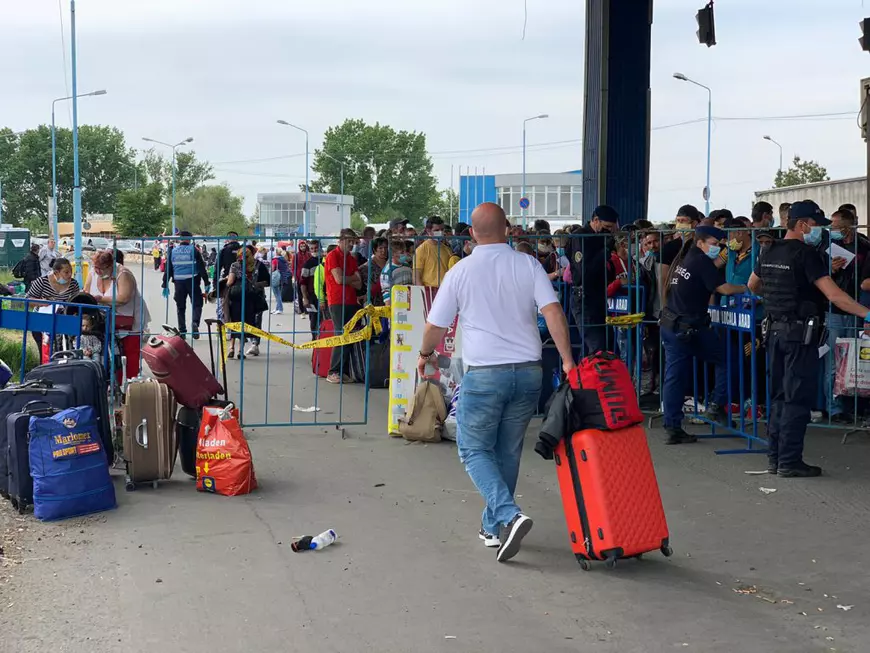 VIDEO | Imagini umilitoare de la Nădlac: Cum îi întâmpină statul român pe cetățenii săi care revin acasă