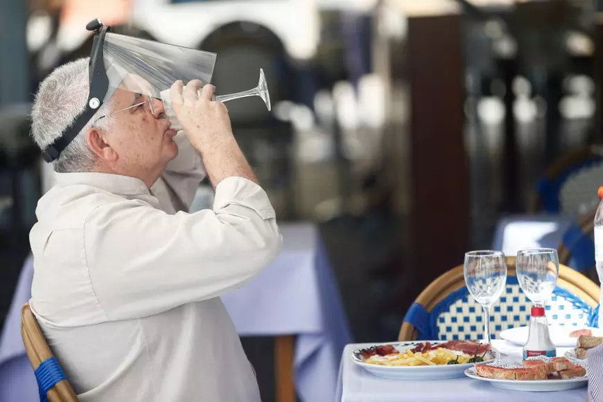 Cât de mare este riscul de infectare cu coronavirus la plajă, restaurant, hotel, la picnic sau la frizer? Sfaturile experților americani