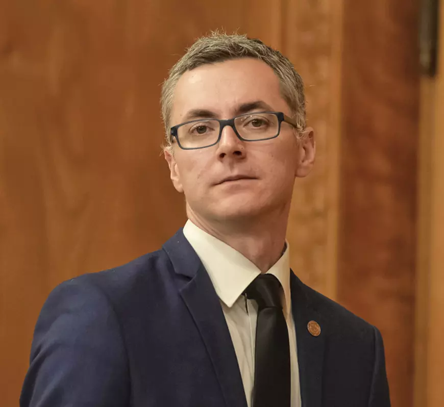 Dispută pe carantinarea românilor care vin în țară: PNL şi PSD spun că trebuie menținută, în timp ce USR propune eliminarea ei şi testarea în masă a călătorilor