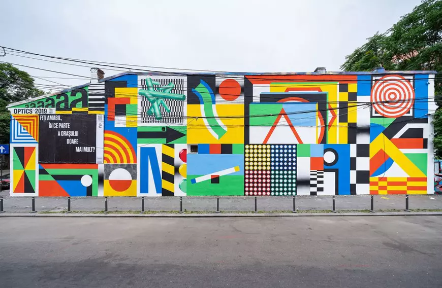 Concerte din balcon, proiecții pe clădiri şi galerii în scări de bloc. Cum se adaptează cultura la pandemie