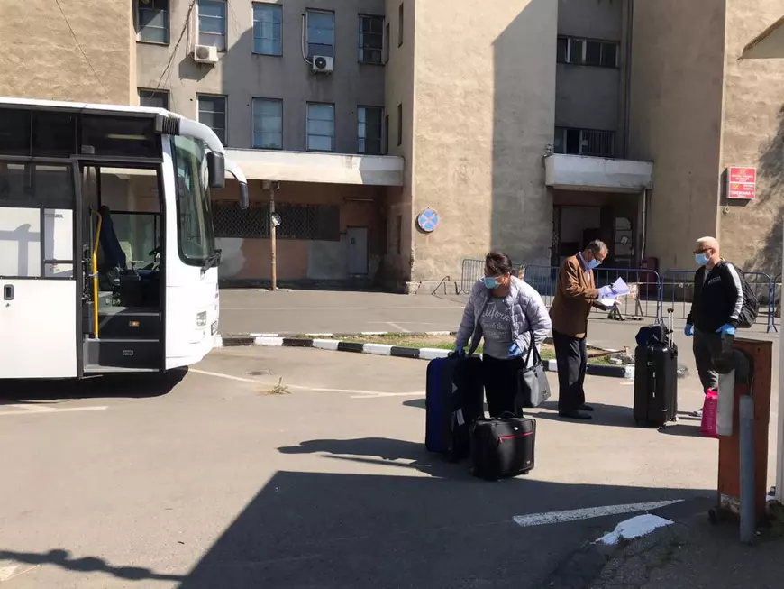 Primul tren cu îngrijitoare românce plecate la muncă în Austria a ajuns la Timișoara. Toate intră în carantină﻿