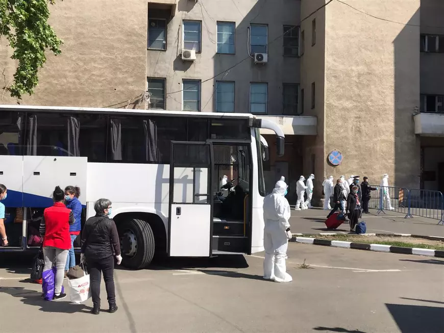 Primul tren cu îngrijitoare românce plecate la muncă în Austria a ajuns la Timișoara. Toate intră în carantină﻿