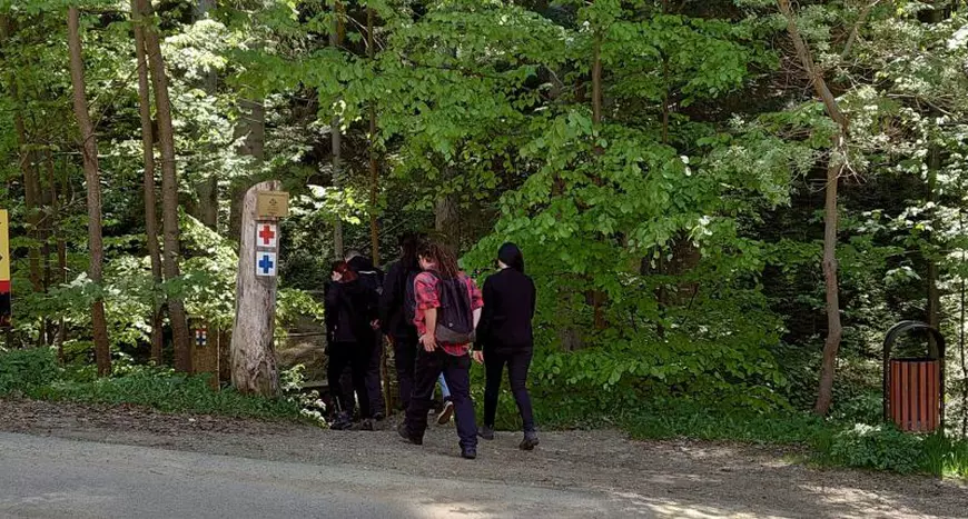 Turiștii au asaltat Ceahlăul fără nici o măsură de protecție. Șeful Salvamont Neamț:  „Vorbesc despre Oculta Mondială, despre antenele 5G”