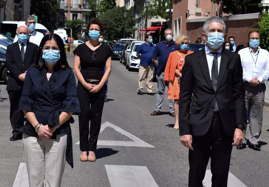 Prima zi de doliu național în Spania. Cu măşti negre şi în tăcere, ibericii îşi plâng victimele epidemiei