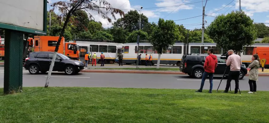 Două tramvaie s-au ciocnit în București, pe Șoseaua Olteniței; șapte persoane au fost rănite