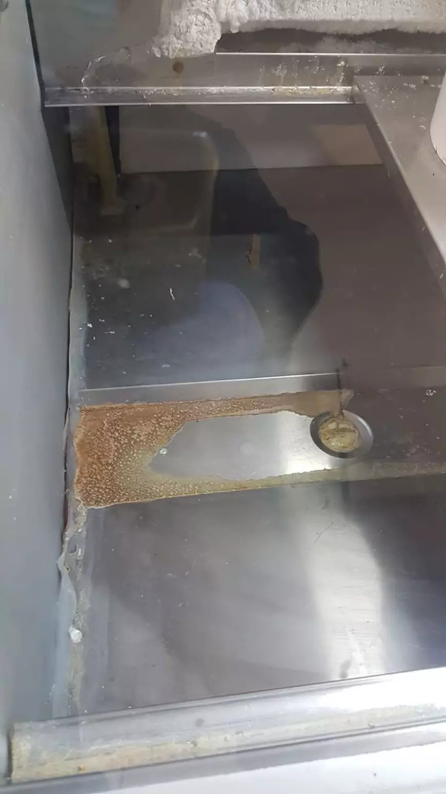 Dezastru în piețele din Slobozia. Carne stricată, mucegai și jucării periculoase, puse în vânzare. ANPC  a dat amenzi uriașe