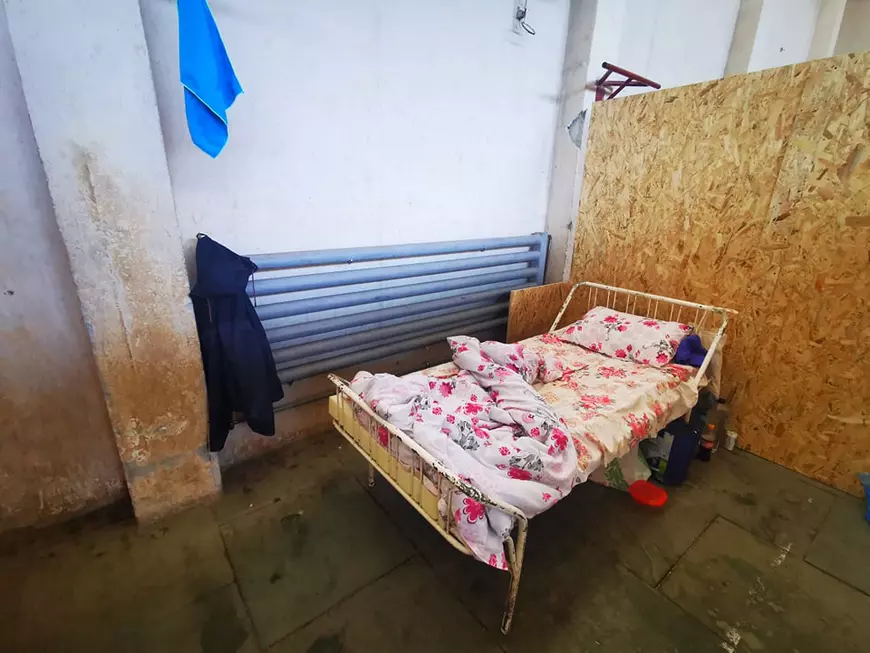 Un român întors din Austria, pus în carantină după ce a încălcat izolarea, denunță condițiile insalubre: “Aș putea pleca de aici cu orice altă boală”