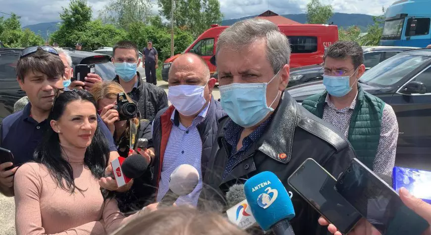 Viitură istorică în Timiș. Ministrul Marcel Vela a venit să vadă cum nivelul apei a crescut mai ceva ca în 2005