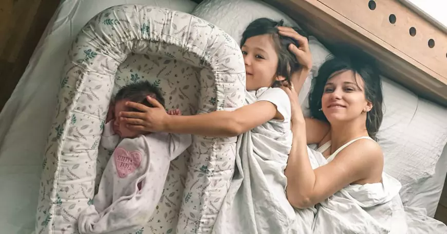 Dana Rogoz și-a mutat copiii în dormitorul conjugal. „Avem o casă destul de mare și toți suntem îngrămădiți în 2 metri pătrați”