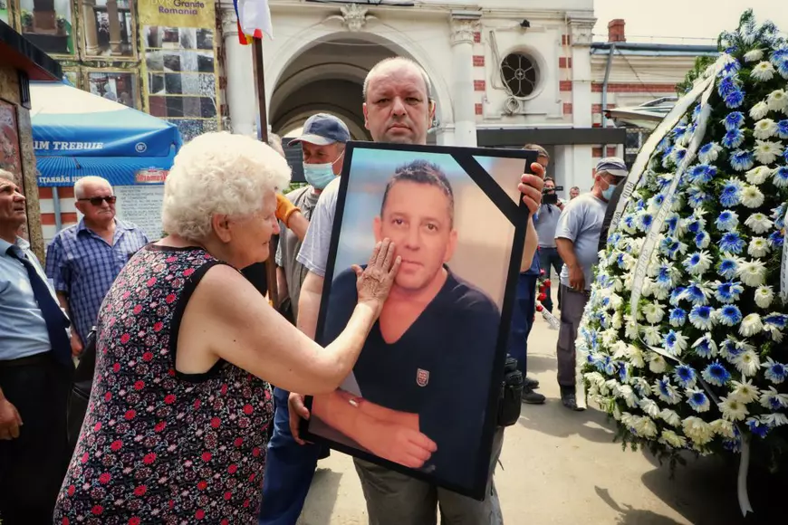 Costin Mărculescu a fost înmormântat astăzi. Zeci de persoane au fost prezente la funeralii FOTO: Eli Driu