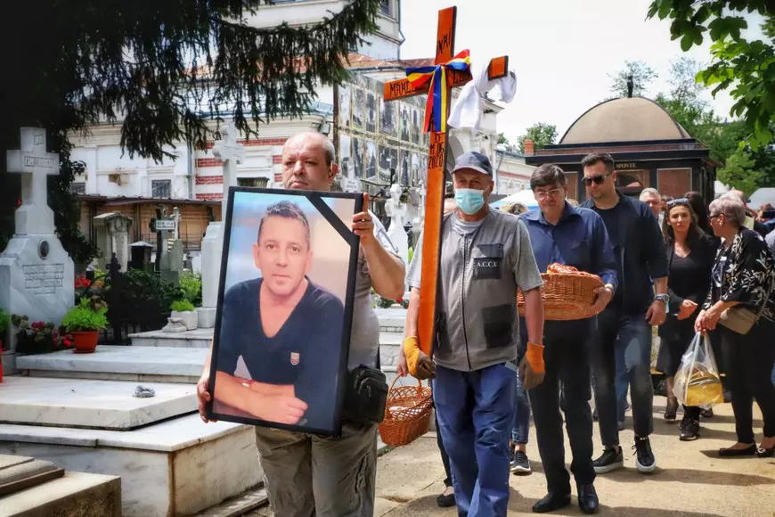 Costin Mărculescu a fost înmormântat astăzi. Zeci de persoane au fost prezente la funeralii