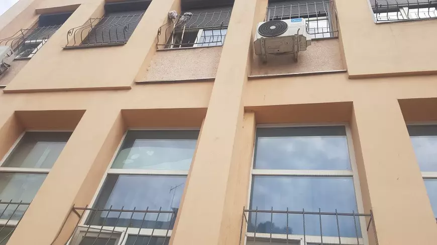 Primăria Capitalei confirmă că 12 angajați de la Căminul de bătrâni N. Cajal au fost depistați cu COVID-19, dar au ieșit negativ la a doua testare. Rudele au fost informate abia la trei zile după confirmarea primelor cazuri