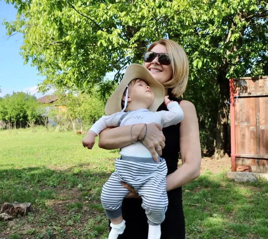 Sandra Stoicescu are un copil atât de cuminte, încât poate să meargă liniștită la job: „Aș vrea ca ziua să aibă mai mult de 24 de ore”