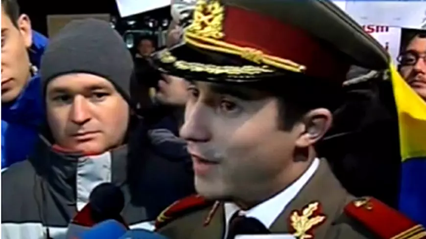 Povestea ofițerului care a protestat în uniformă, în 2012, în Piața Universității. Cum arată viața lui, la 8 ani de la gestul care i-a atras mânia șefilor Armatei Române