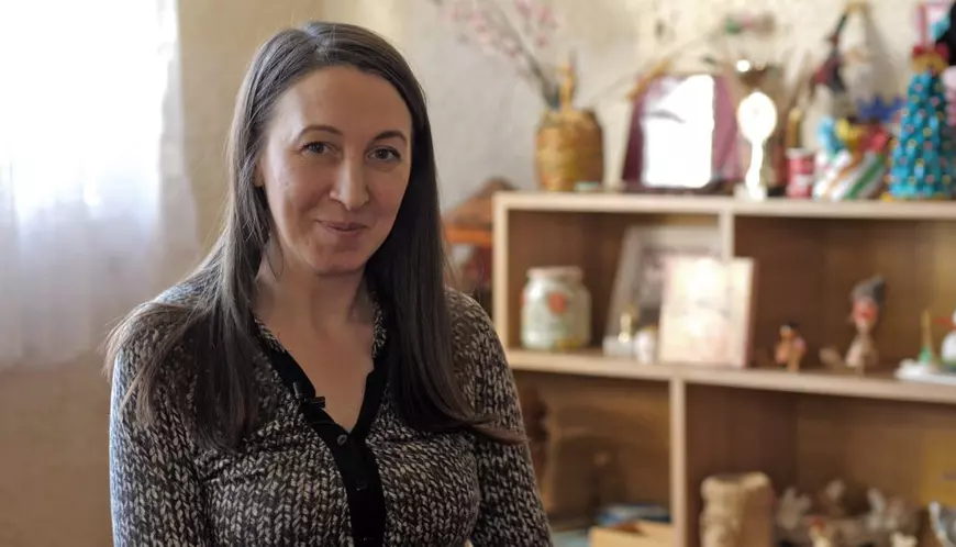 Cum se străduiesc cei din țară să joace, pentru copiii lăsați în urmă, cel mai greu rol din lume: acela de părinte. Orfanii albi (III)