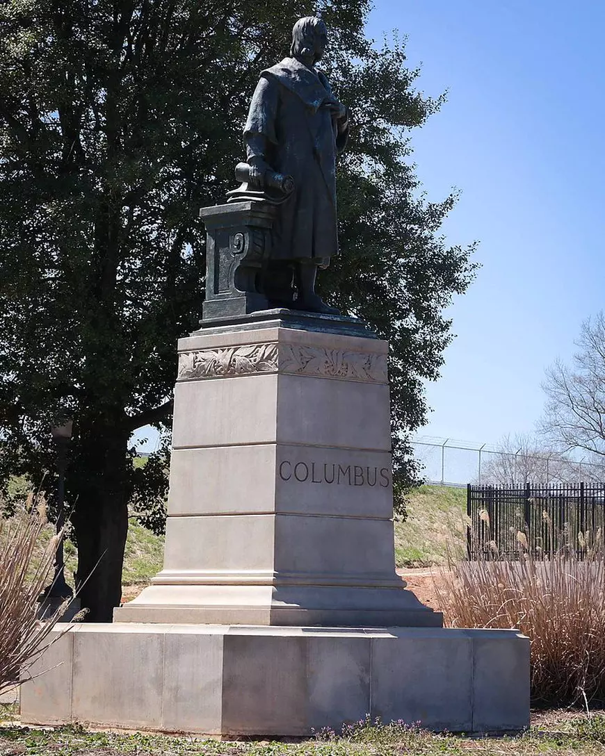 Statuia lui Cristofor Columb din Richmond, vandalizată în timpul protestelor declanșate de moartea lui George Floyd