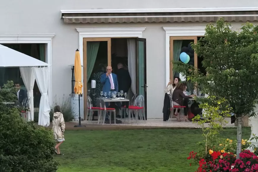 Rareș Bogdan, prima reacție după imaginile publicate de Libertatea de la petrecerea cu 100 de persoane: „Articolul e o tâmpenie”