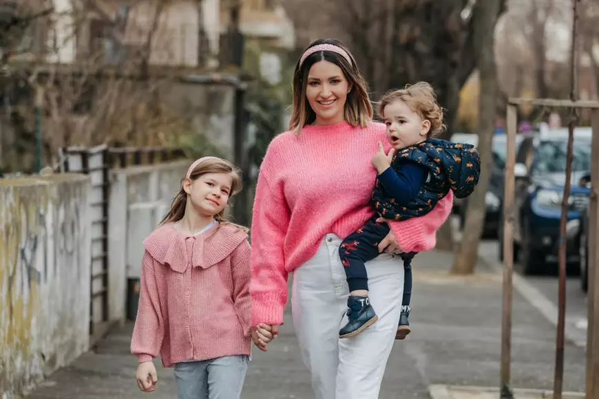 Fiica unei prezentatoare TV era să dea foc la casă. “Când am văzut-o cu aprinzătorul de la aragaz mi-au trecut prin cap 2345 de scenarii”