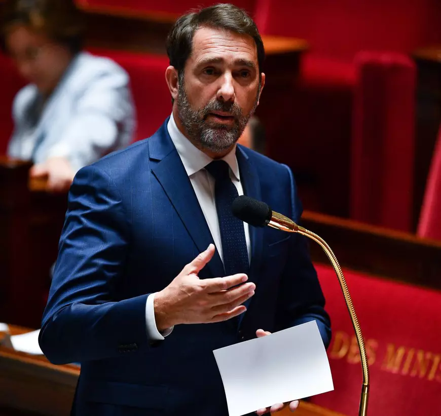 Cazul George Floyd schimbă regulile în poliția din Franța. Metoda imobilizării cu genunchiul pe gât, interzisă