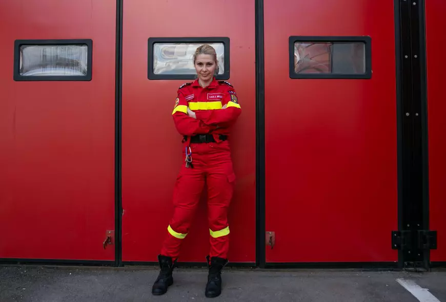Laura Iancu este singura femeie pompier din Brașov