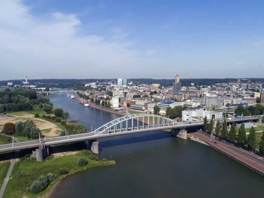 Motivele pentru care muncipalitatea din Arnhem a interzis muncitorilor sezonieri să mai închirieze locuințe în orașul olandez. Românii, polonezii și bulgarii sunt afectați