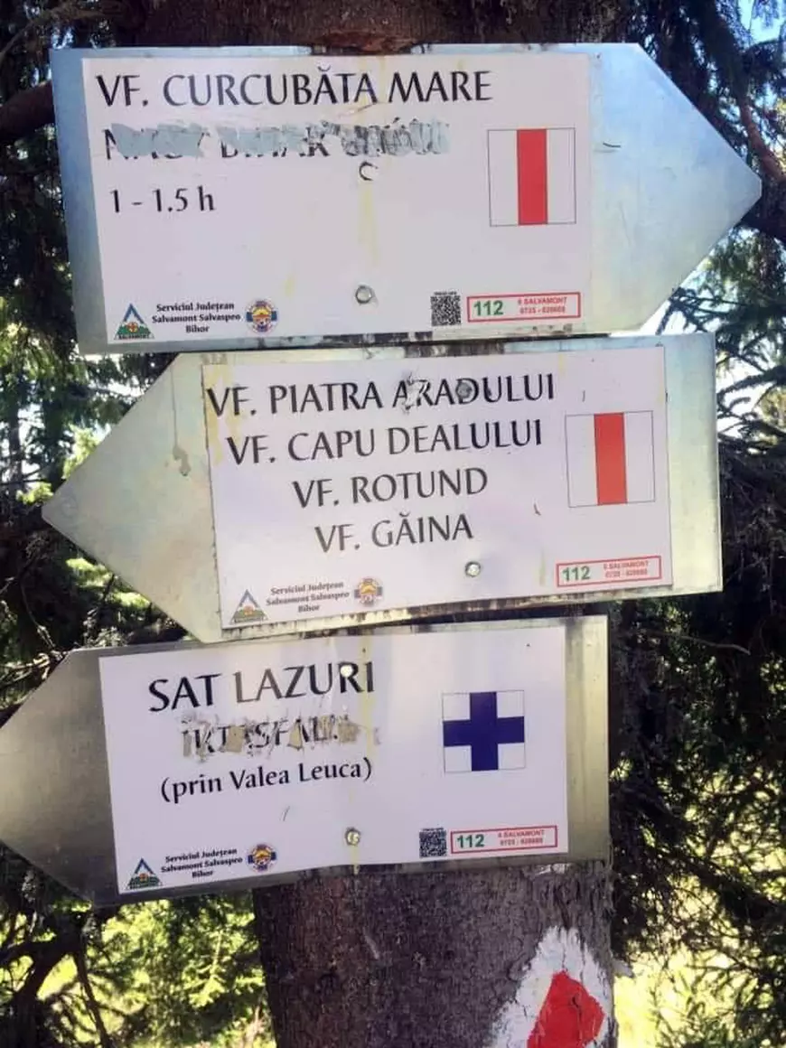 Lupta cu morile de vânt. Salvamontiștii refac singuri, în locul primăriilor, marcajele montane, pe care turiștii le vandalizează apoi. Stâlpii sunt furați de localnici și vânduți la fier vechi