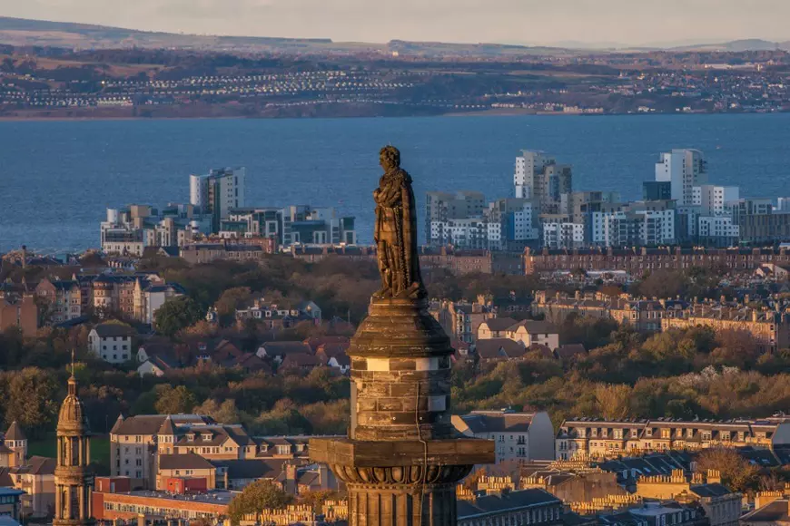 Cine sunt personajele istorice ale căror statui sunt acum demolate sau vandalizate de protestatari în SUA și Europa