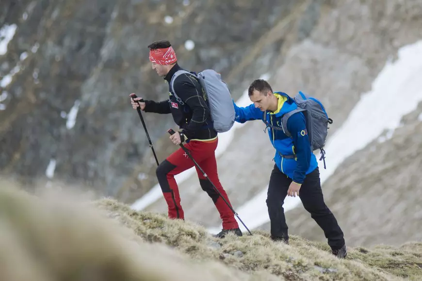 Doi sportivi români cu deficiențe de vedere se antrenează pentru o expediție pe Mont Blanc: “Împreună vedem 1%”