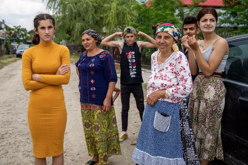 În Murgeni, jandarmii vin şi pleacă, bulibaşa rămâne. Statul român face paradă de forţă într-un oraş pe care l-a abandonat în toate celelalte privinţe