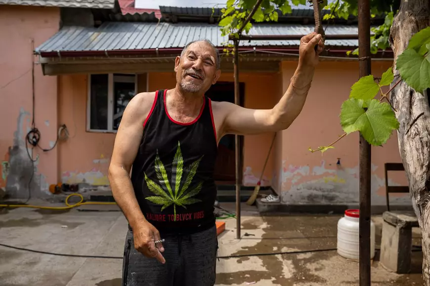 În Murgeni, jandarmii vin şi pleacă, bulibaşa rămâne. Statul român face paradă de forţă într-un oraş pe care l-a abandonat în toate celelalte privinţe