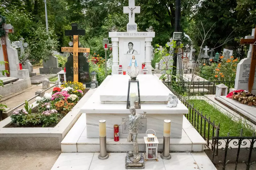 Suferă și acum după nepotul pe care l-a pierdut în urmă cu 13 ani! Pepe s-a recules la mormântul lui Franco, înainte de înmormântarea lui Costin Mărculescu