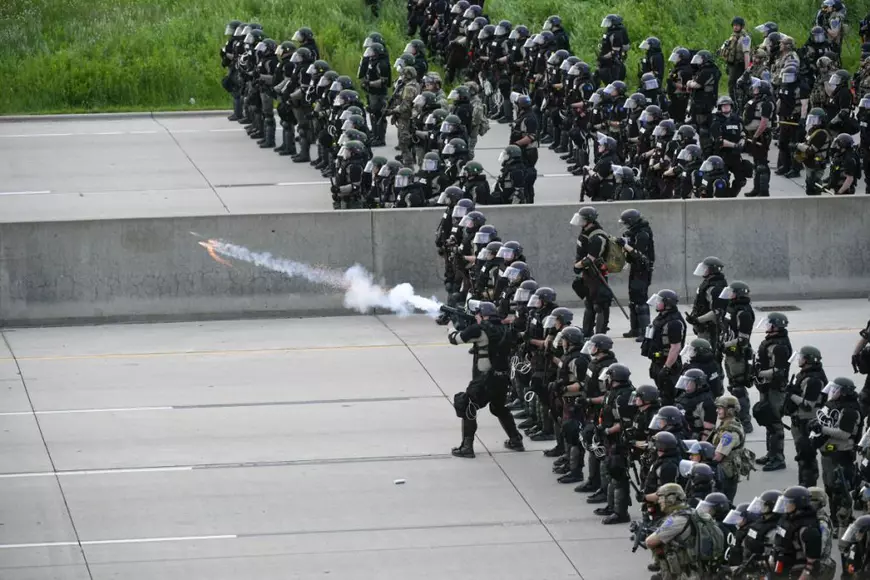 Intenția lui Trump de a scoate armata împotriva manifestanților stârnește temeri la Pentagon și furie în opoziție: “Sunt cuvintele unui dictator”