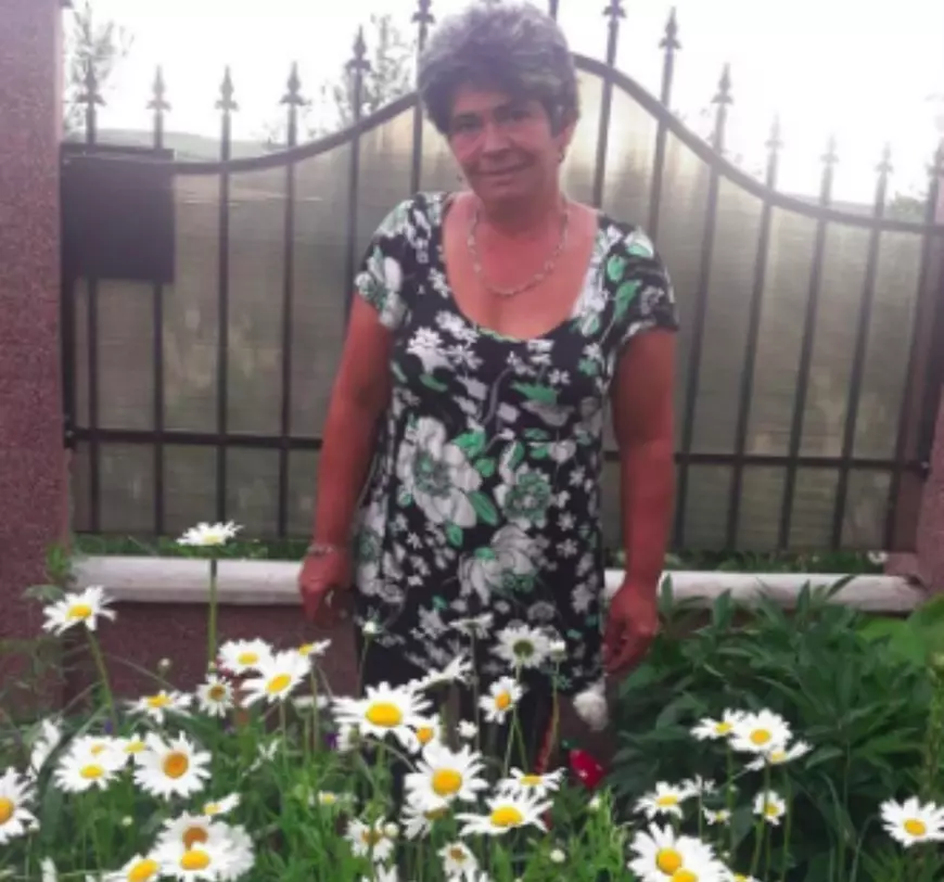 Întoarsă acasă, după problemele de la o fermă de căpșuni din Germania, o femeie are o întrebare pentru ministrul muncii: “Cine mă mai angajează pe mine, la 56 de ani?”