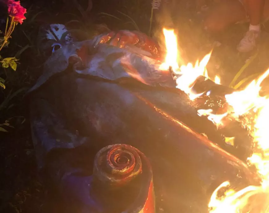 Statuia lui Cristofor Columb din Richmond, vandalizată în timpul protestelor declanșate de moartea lui George Floyd