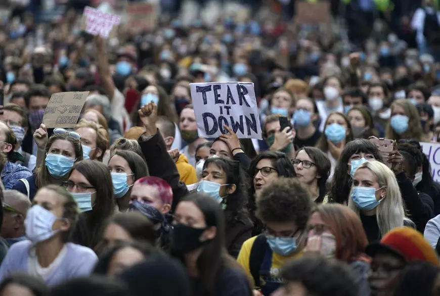 Cine sunt personajele istorice ale căror statui sunt acum demolate sau vandalizate de protestatari în SUA și Europa